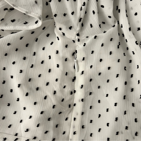 White shirt black polka dot detail - Size M - Zipper closure on side - Picture 2 of 3